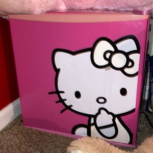 Hello kitty fridge 💛💛☺️